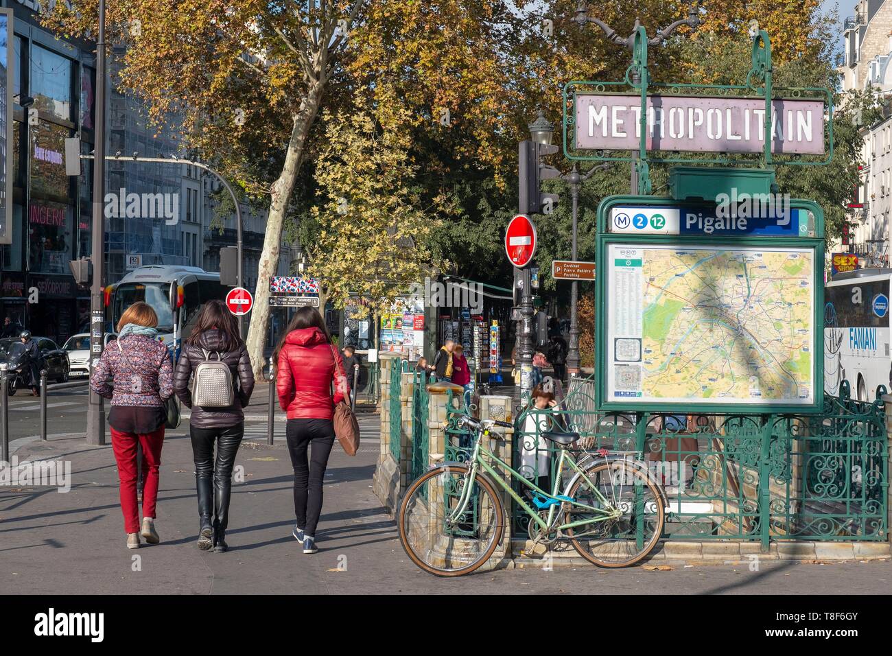 France, Paris, 18ème arrondissement, métro Pigalle, Boulevard de Clichy Banque D'Images