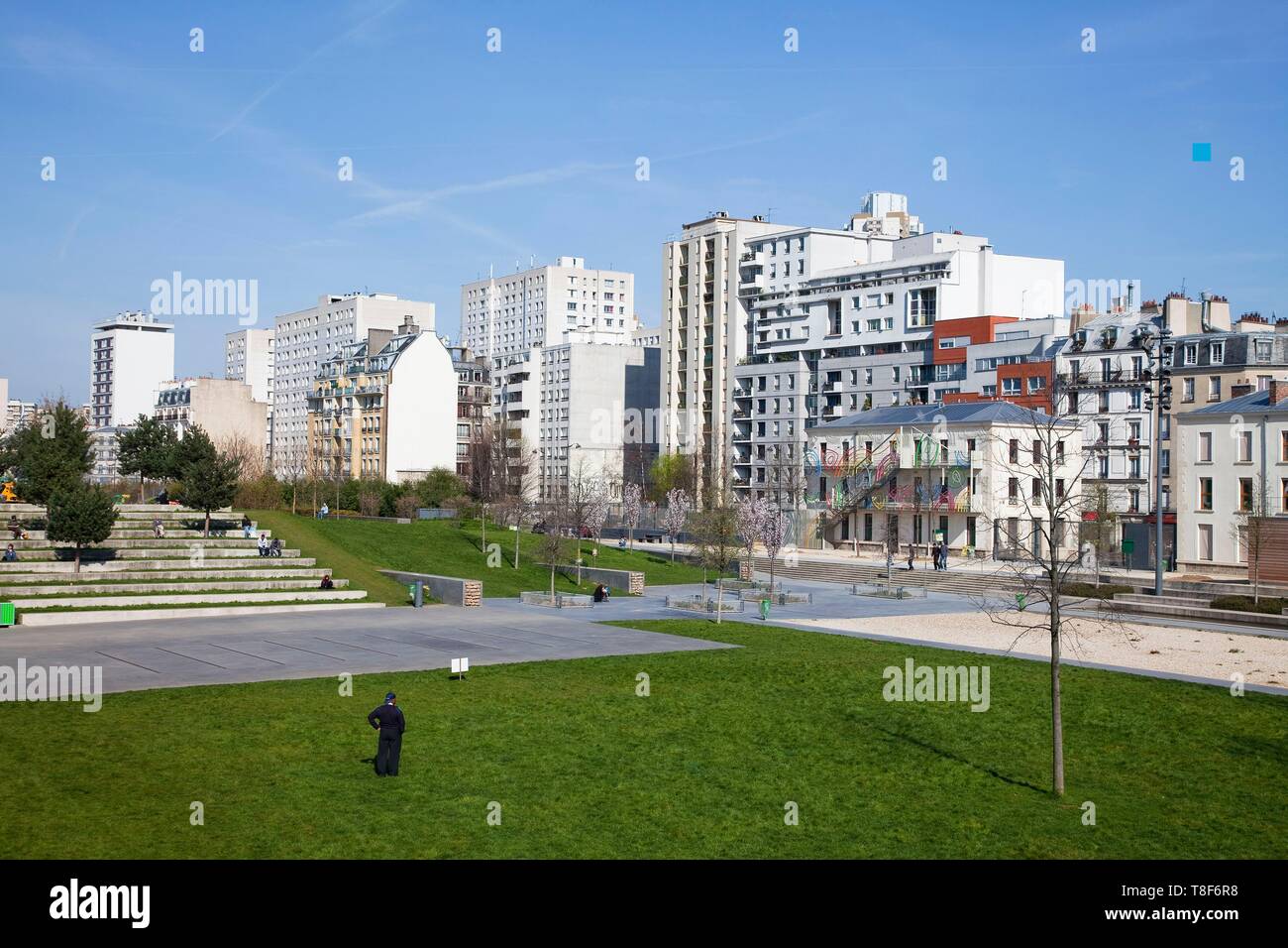 France, Paris, 18ème arrondissement, Jardins d'Eole, Rue d'Aubervilliers Banque D'Images