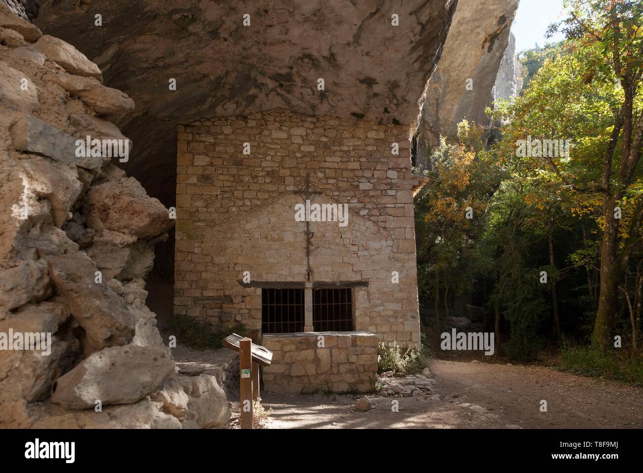 La France, Vaucluse, Monieux, Gorges de la Nesque, Chapelle Saint Michel de Anesca Banque D'Images