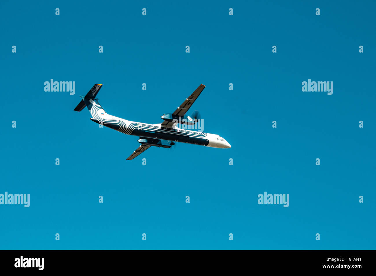 KHABAROVSK, RUSSIE - Sep 29, 2018 : De Havilland Canada DHC-8-400 RA-67262 Aurora airline vole de la piste de l'aéroport international de Khabarovsk Banque D'Images