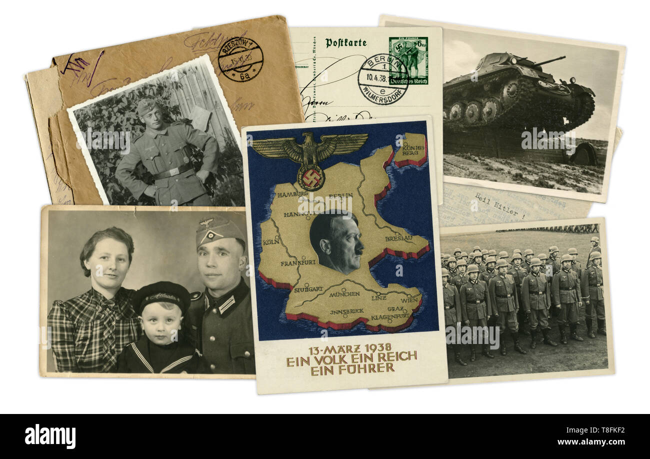 Photo historique collage de photos, cartes postales et des lettres. Adolf Hitler dans le centre. Des soldats, des chars. Destinée de l'homme. L'Allemagne, la seconde guerre mondiale, 1939 Banque D'Images