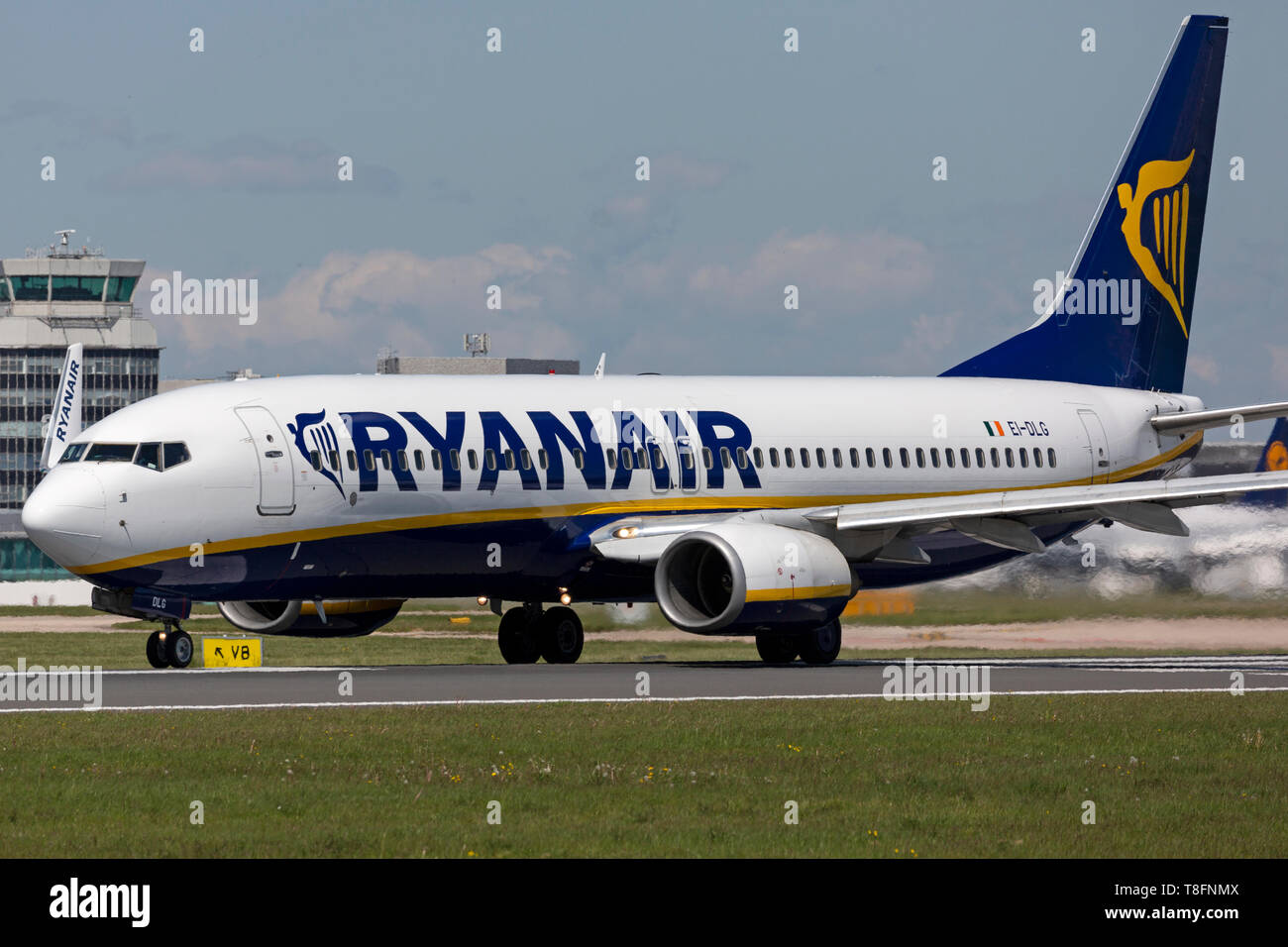 Ryanair Boeing 737-800, l'enregistrement EI-DLG, préparation pour le décollage à l'aéroport de Manchester, Angleterre. Banque D'Images