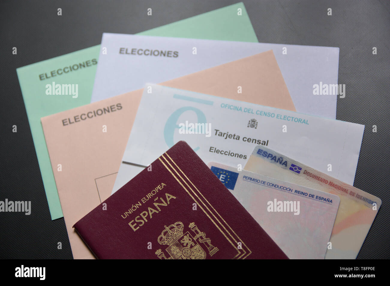 Enveloppes pour exercer le droit de vote dans les élections espagnoles dans lequel le texte apparaît en espagnol : élections, Recensement recensement électoral, carte, bureau Europea Banque D'Images