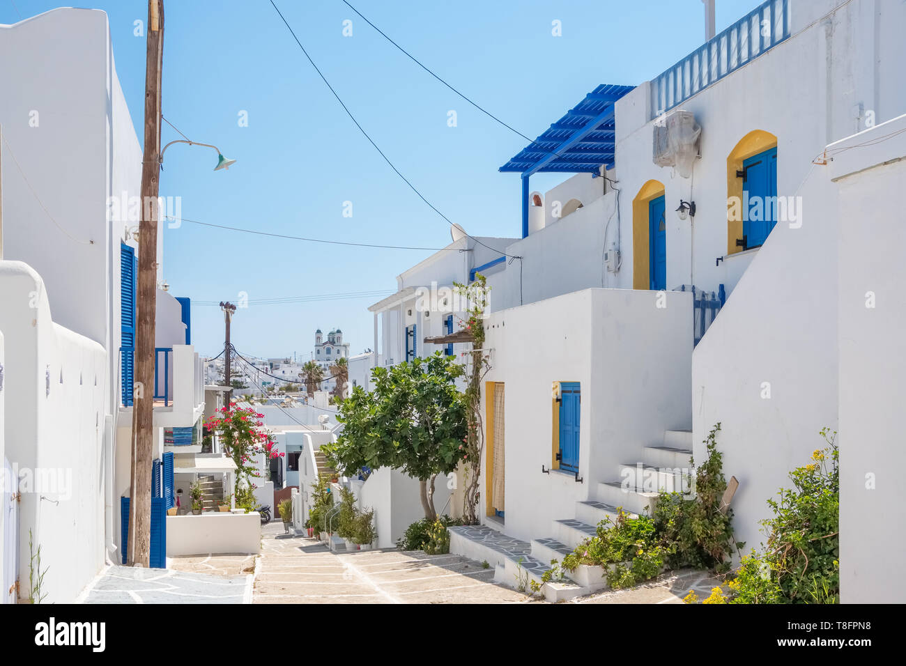 Sur le magnifique paysage de rue dans la vieille ville de Naoussa, l'île de Paros, Cyclades Banque D'Images