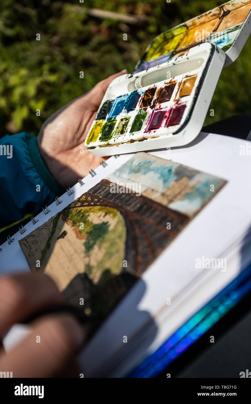 Vues de près d'un artiste (Urban Sketcher) dimensions l'Aquaduct de bras du moteur sur le côté d'un canal à Smethwick, Birmingham. Banque D'Images