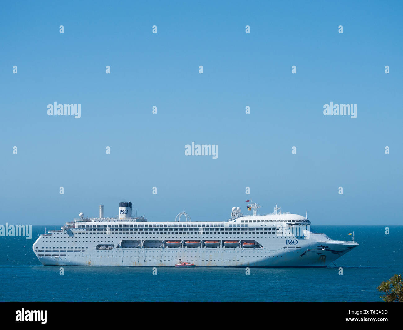 P et O joyau du Pacifique avec l'offre de navires de croisière dans les eaux de Penneshaw pendant l'été sur Kangaroo Island, Australie. Banque D'Images