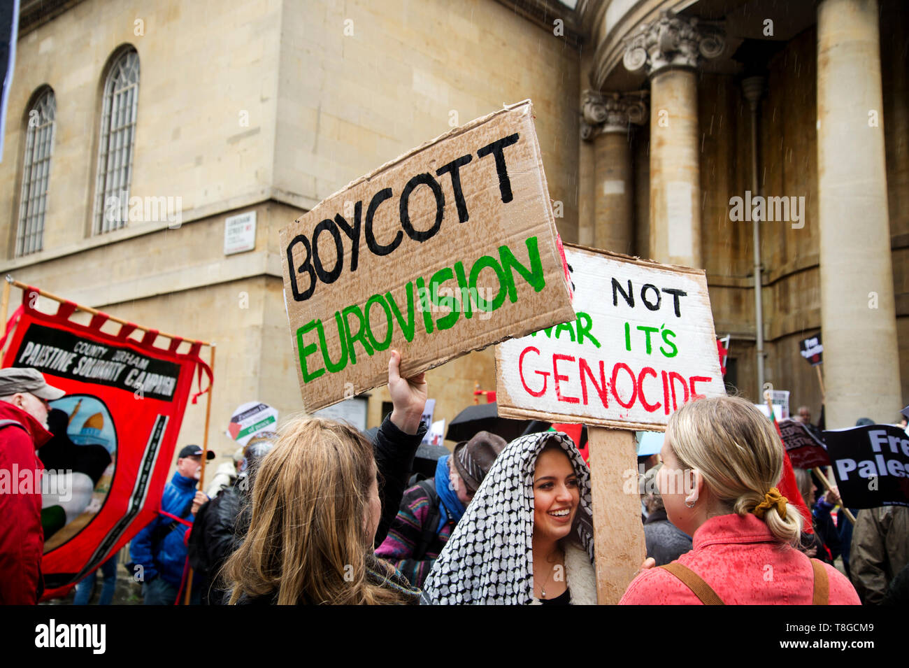 11 mai 2019. Portland Place London UK. Manifestation pour la Palestine. Un manifestant est titulaire d'un panneau disant 'Eurovision' boycotter le concours de référencement Banque D'Images