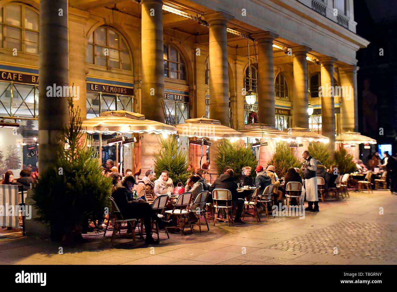 France, Paris, Palais Royal, Place Colette, le Café Le Nemours Banque D'Images
