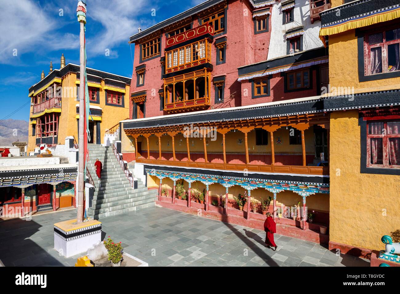 L'Inde, l'état de Jammu-et-Cachemire, Ladakh, Himalaya, vallée de l'Indus, la cour intérieure de Thiksey gompa (monastère) de l'ordre Gelugpa Banque D'Images