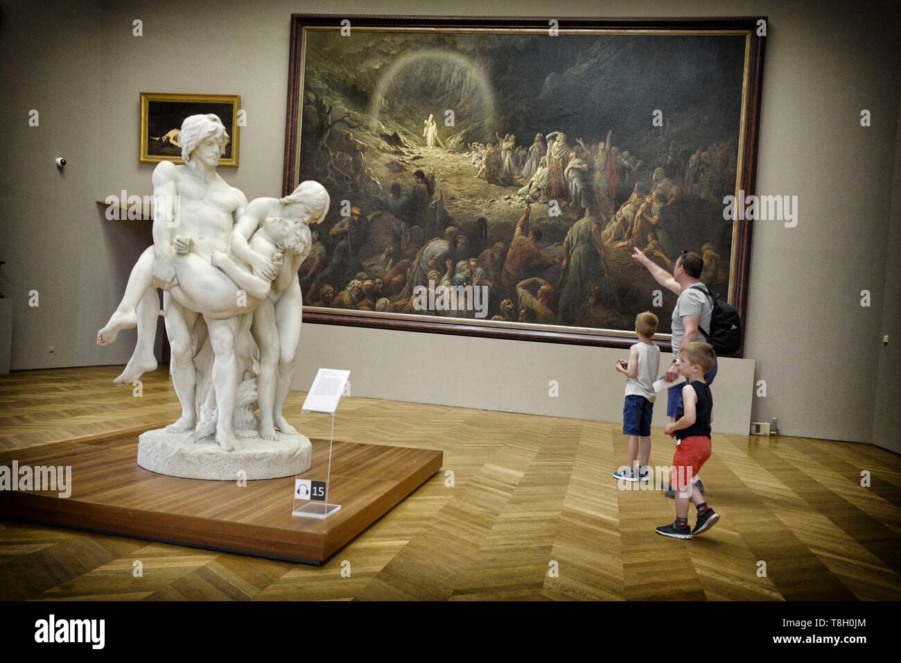 France, Paris, Petit Palais, la vallée de larmes par Gustave DorÚ et les premières funérailles par Louis Ernest Barrias Banque D'Images