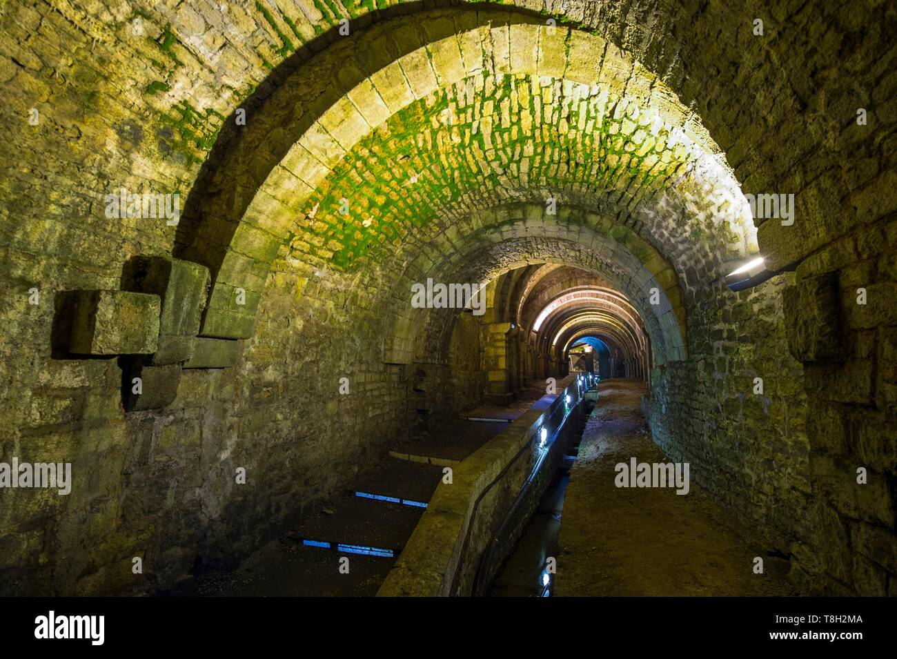 France, Jura, Salin les Bains, dans les tunnels de la grande saline inscrite au Patrimoine Mondial de l'UNESCO, l'installations souterraines pour l'exploitation du sel encore du travail Banque D'Images