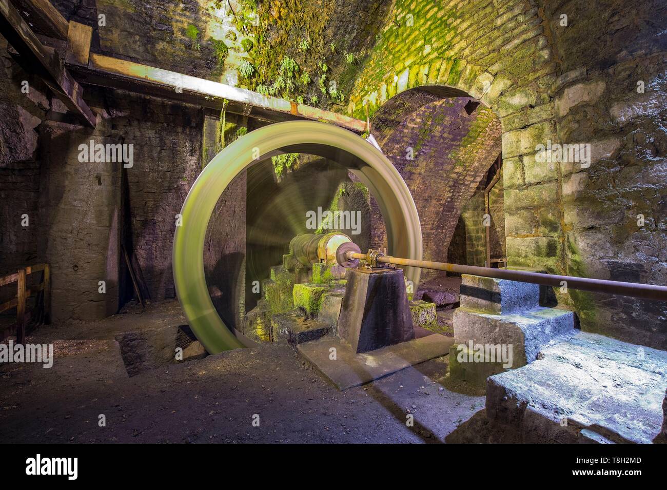 France, Jura, Salin les Bains, dans les tunnels de la grande saline inscrite au Patrimoine Mondial de l'UNESCO, l'installations souterraines pour l'exploitation du sel encore du travail Banque D'Images