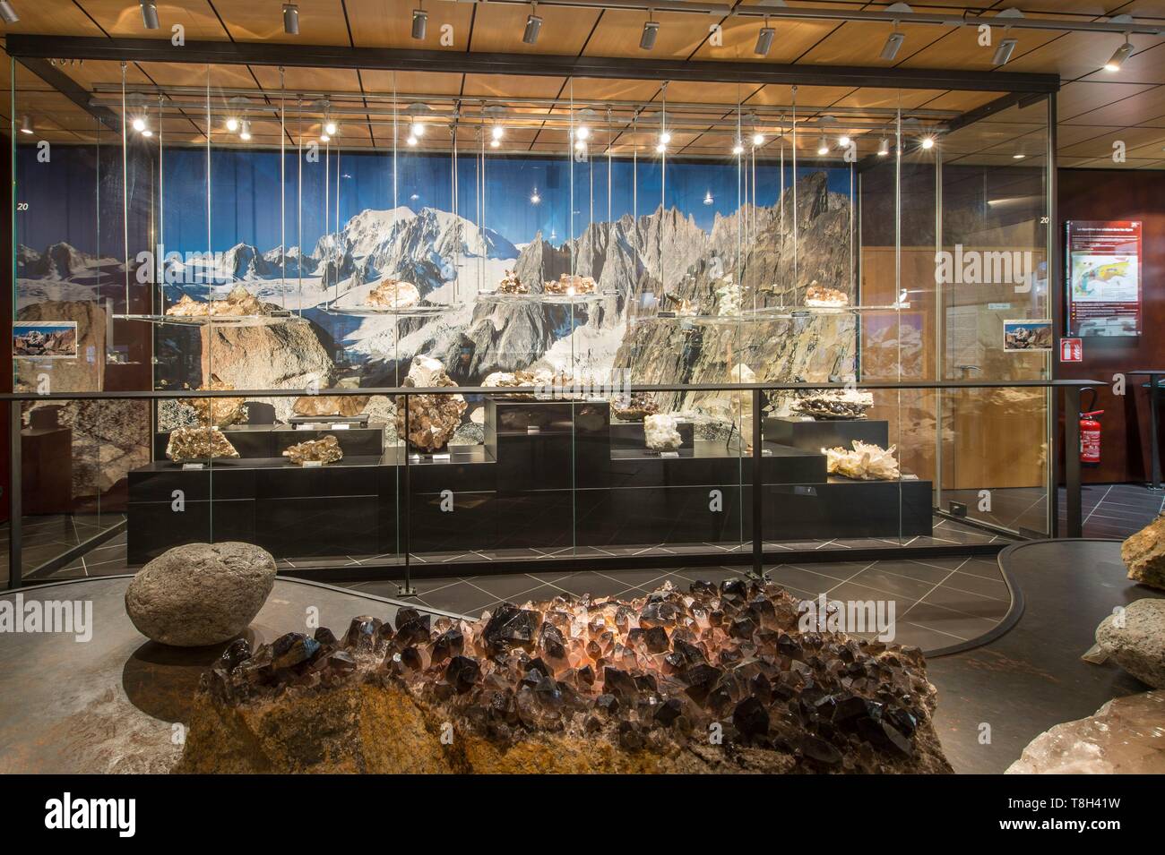 France, Haute Savoie, Chamonix Mont Blanc, dans le cristal d'exposition du musée de l'Espace Tairraz Banque D'Images