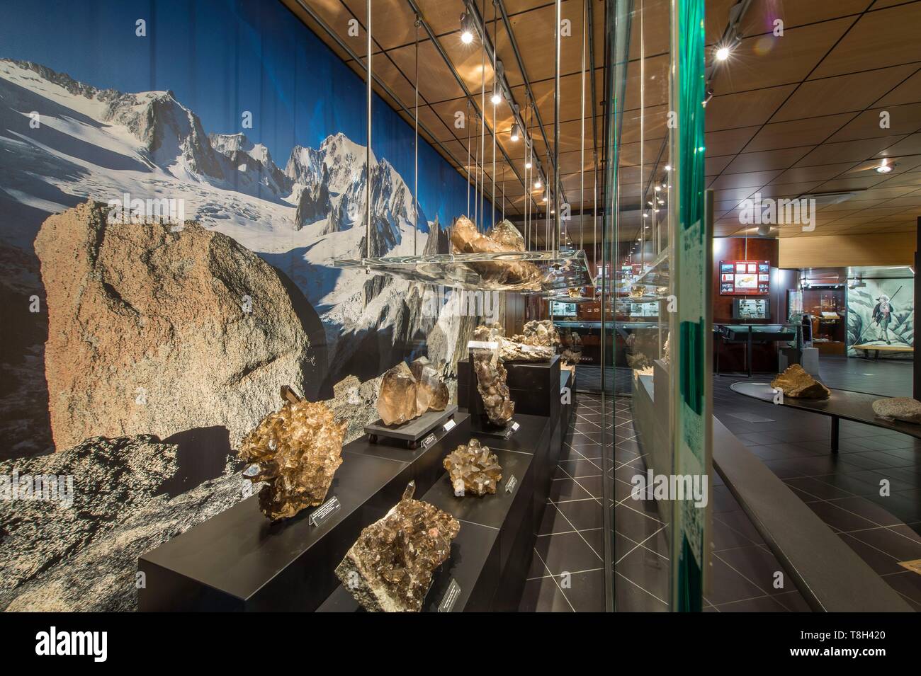 France, Haute Savoie, Chamonix Mont Blanc, dans le cristal d'exposition du musée de l'Espace Tairraz Banque D'Images