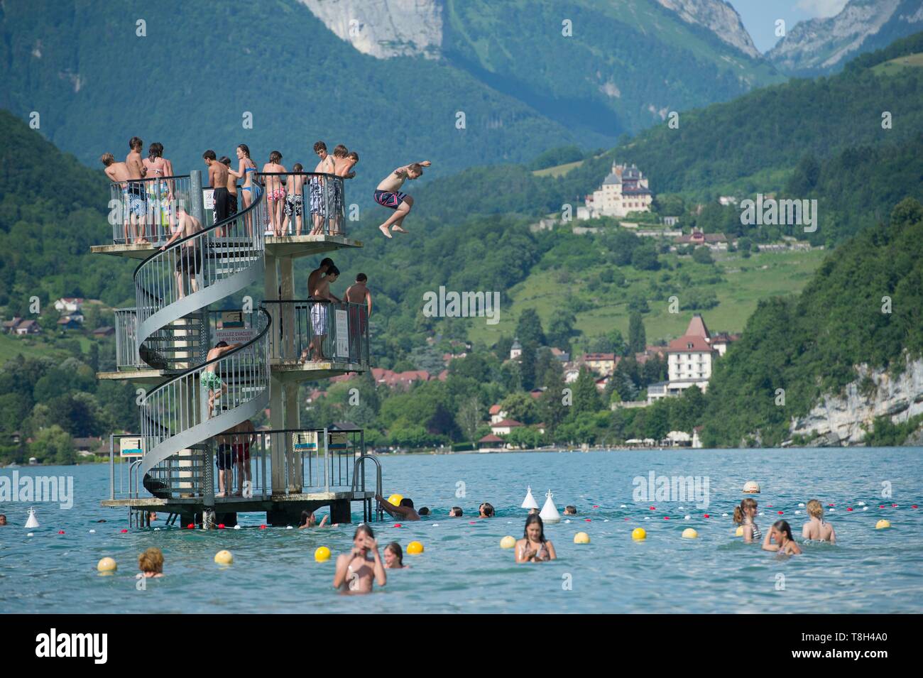 France, Haute Savoie, lac d'Annecy, saint jorioz, baigneurs sur le