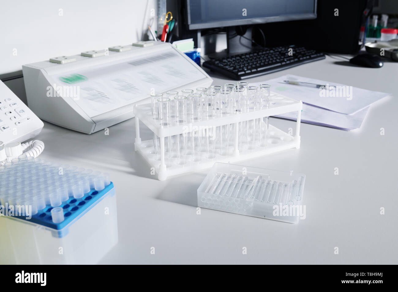 Verrerie de laboratoire sur la table Banque D'Images