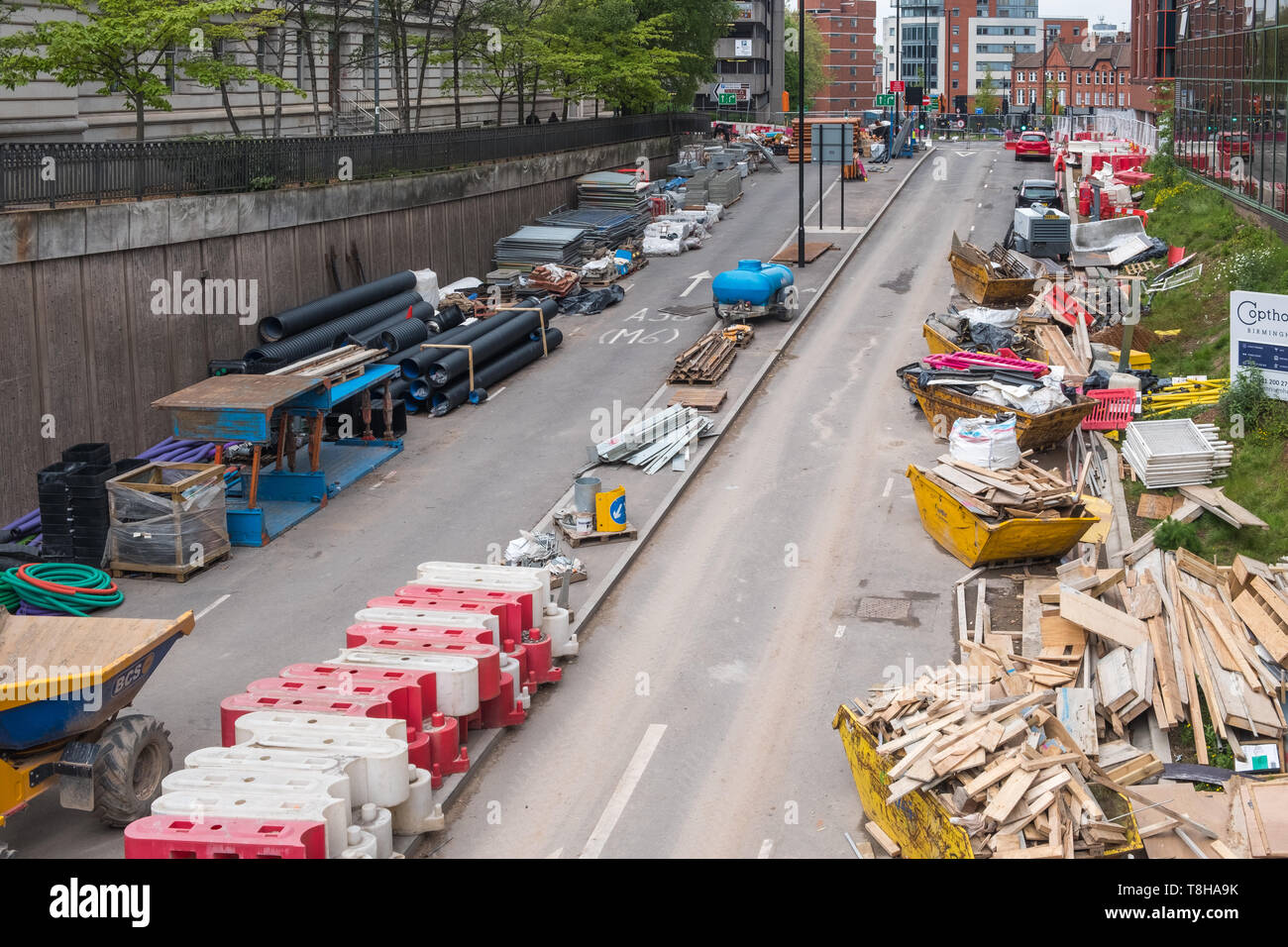 Route fermée dans le centre-ville de Birmingham connu sous le nom de Paradise Circus est utilisé pour l'entreposage des matériaux de construction et d'équipement durant les travaux de réaménagement Banque D'Images