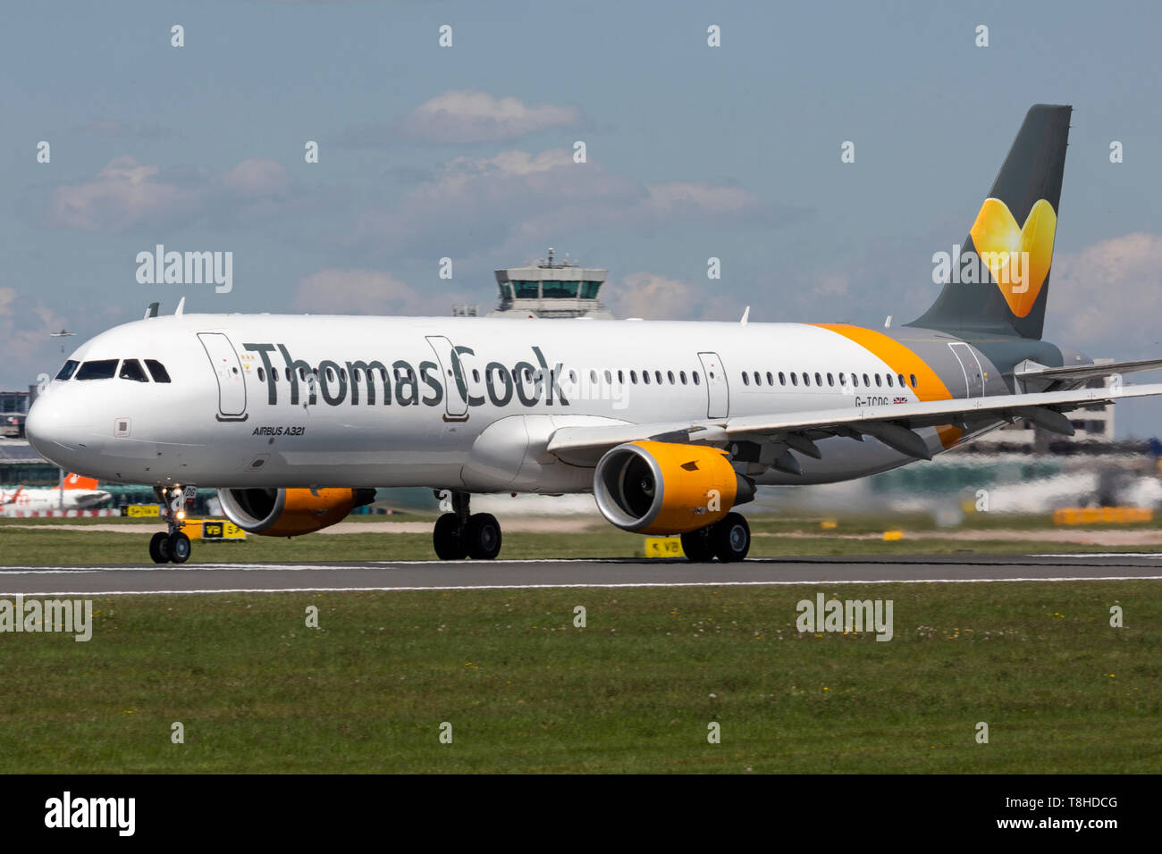 Thomas Cook Airlines Airbus A321-200, immatriculé G-TCDG, la préparation pour le décollage à l'aéroport de Manchester, Angleterre. Banque D'Images