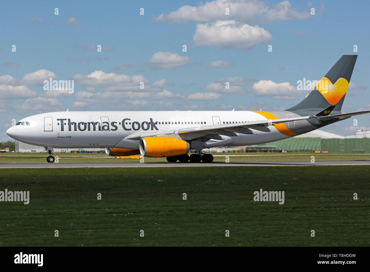 Thomas Cook Airlines Airbus A330, immatriculé OY-VKF, décollant de l'aéroport de Manchester, Angleterre. Banque D'Images