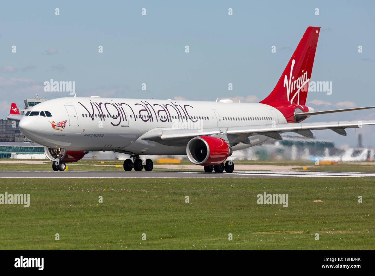 Virgin Atlantic Airways Airbus A330, immatriculé G-VLNM la préparation au décollage à l'aéroport de Manchester, Angleterre. Banque D'Images