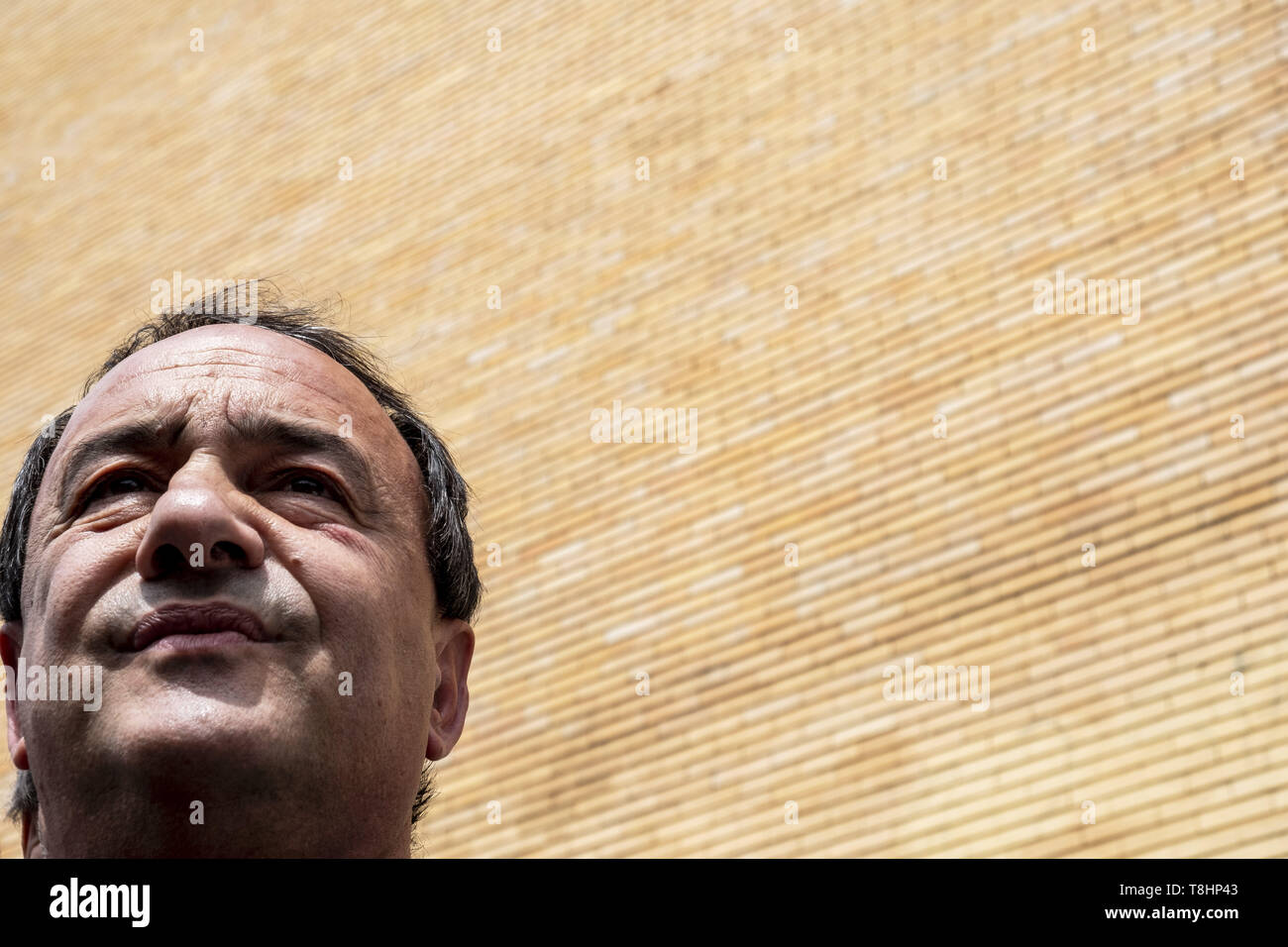 Rome, Italie. 13 mai, 2019. Domenico Lucano, un homme politique français et ancien maire de Riace, visiter l'Université de Sapienza à Rome.Il a gagné en importance dans le monde grâce à son approche novatrice en matière de traitement des réfugiés. En tant que maire de Riace, il a accueilli 450 réfugiés de s'installer parmi les 1 800 habitants du village d'empêcher la fermeture de l'école locale et de redonner vie au village.Il a été deuxième dans le monde. Concours 2010 Maire Crédit : Matteo Trevisan/ZUMA/Alamy Fil Live News Banque D'Images