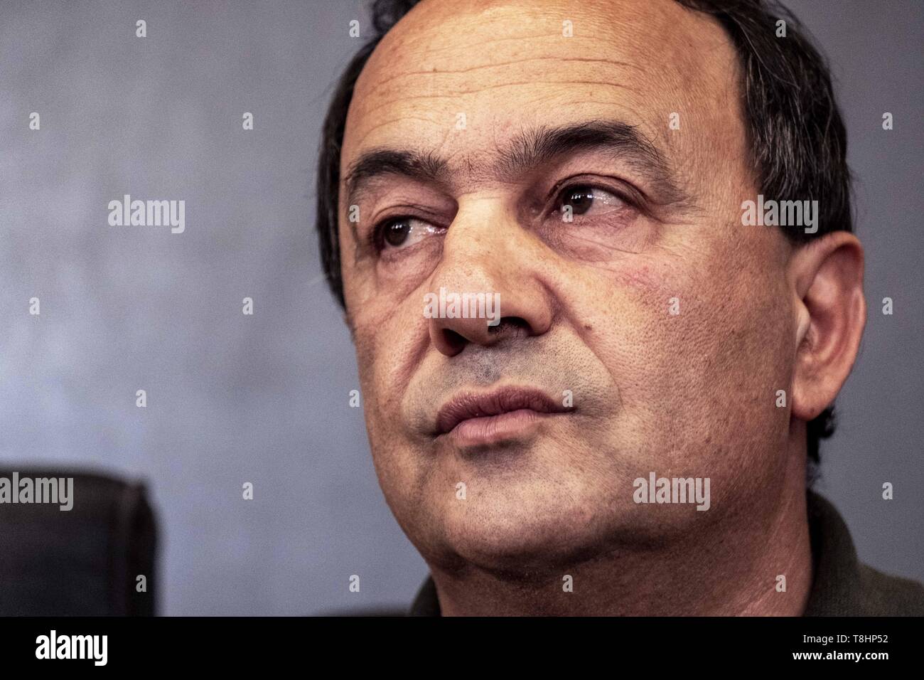 Rome, Italie. 13 mai, 2019. Domenico Lucano, un homme politique français et ancien maire de Riace, visiter l'Université de Sapienza à Rome.Il a gagné en importance dans le monde grâce à son approche novatrice en matière de traitement des réfugiés. En tant que maire de Riace, il a accueilli 450 réfugiés de s'installer parmi les 1 800 habitants du village d'empêcher la fermeture de l'école locale et de redonner vie au village.Il a été deuxième dans le monde. Concours 2010 Maire Crédit : Matteo Trevisan/ZUMA/Alamy Fil Live News Banque D'Images