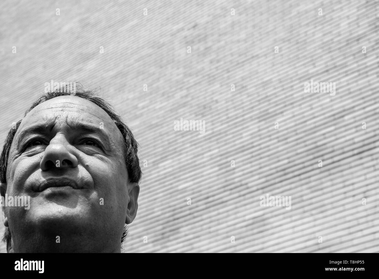 Rome, Italie. 13 mai, 2019. Domenico Lucano, un homme politique français et ancien maire de Riace, visiter l'Université de Sapienza à Rome.Il a gagné en importance dans le monde grâce à son approche novatrice en matière de traitement des réfugiés. En tant que maire de Riace, il a accueilli 450 réfugiés de s'installer parmi les 1 800 habitants du village d'empêcher la fermeture de l'école locale et de redonner vie au village.Il a été deuxième dans le monde. Concours 2010 Maire Crédit : Matteo Trevisan/ZUMA/Alamy Fil Live News Banque D'Images