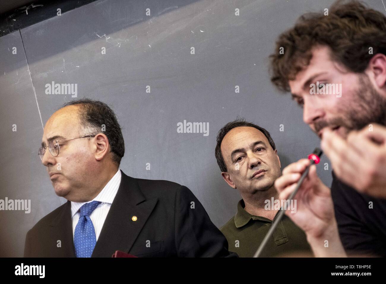 Rome, Italie. 13 mai, 2019. Domenico Lucano, un homme politique français et ancien maire de Riace, visiter l'Université de Sapienza à Rome.Il a gagné en importance dans le monde grâce à son approche novatrice en matière de traitement des réfugiés. En tant que maire de Riace, il a accueilli 450 réfugiés de s'installer parmi les 1 800 habitants du village d'empêcher la fermeture de l'école locale et de redonner vie au village.Il a été deuxième dans le monde. Concours 2010 Maire Crédit : Matteo Trevisan/ZUMA/Alamy Fil Live News Banque D'Images