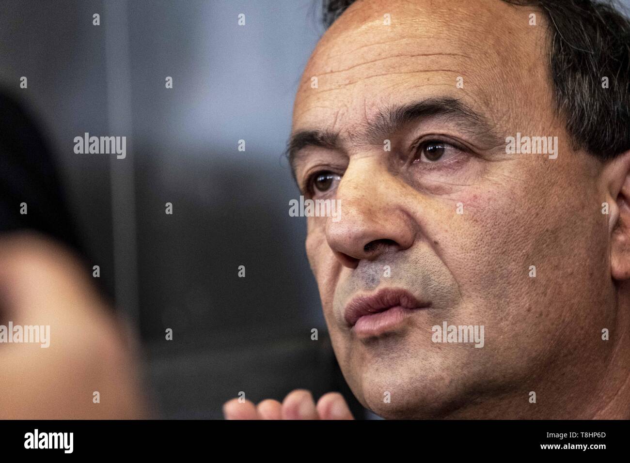Rome, Italie. 13 mai, 2019. Domenico Lucano, un homme politique français et ancien maire de Riace, visiter l'Université de Sapienza à Rome.Il a gagné en importance dans le monde grâce à son approche novatrice en matière de traitement des réfugiés. En tant que maire de Riace, il a accueilli 450 réfugiés de s'installer parmi les 1 800 habitants du village d'empêcher la fermeture de l'école locale et de redonner vie au village.Il a été deuxième dans le monde. Concours 2010 Maire Crédit : Matteo Trevisan/ZUMA/Alamy Fil Live News Banque D'Images