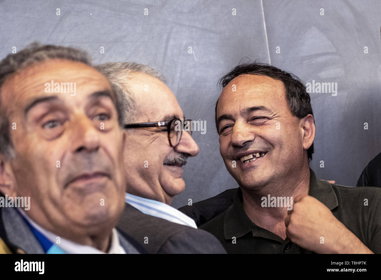 Rome, Italie. 13 mai, 2019. Domenico Lucano, un homme politique français et ancien maire de Riace, visiter l'Université de Sapienza à Rome.Il a gagné en importance dans le monde grâce à son approche novatrice en matière de traitement des réfugiés. En tant que maire de Riace, il a accueilli 450 réfugiés de s'installer parmi les 1 800 habitants du village d'empêcher la fermeture de l'école locale et de redonner vie au village.Il a été deuxième dans le monde. Concours 2010 Maire Crédit : Matteo Trevisan/ZUMA/Alamy Fil Live News Banque D'Images