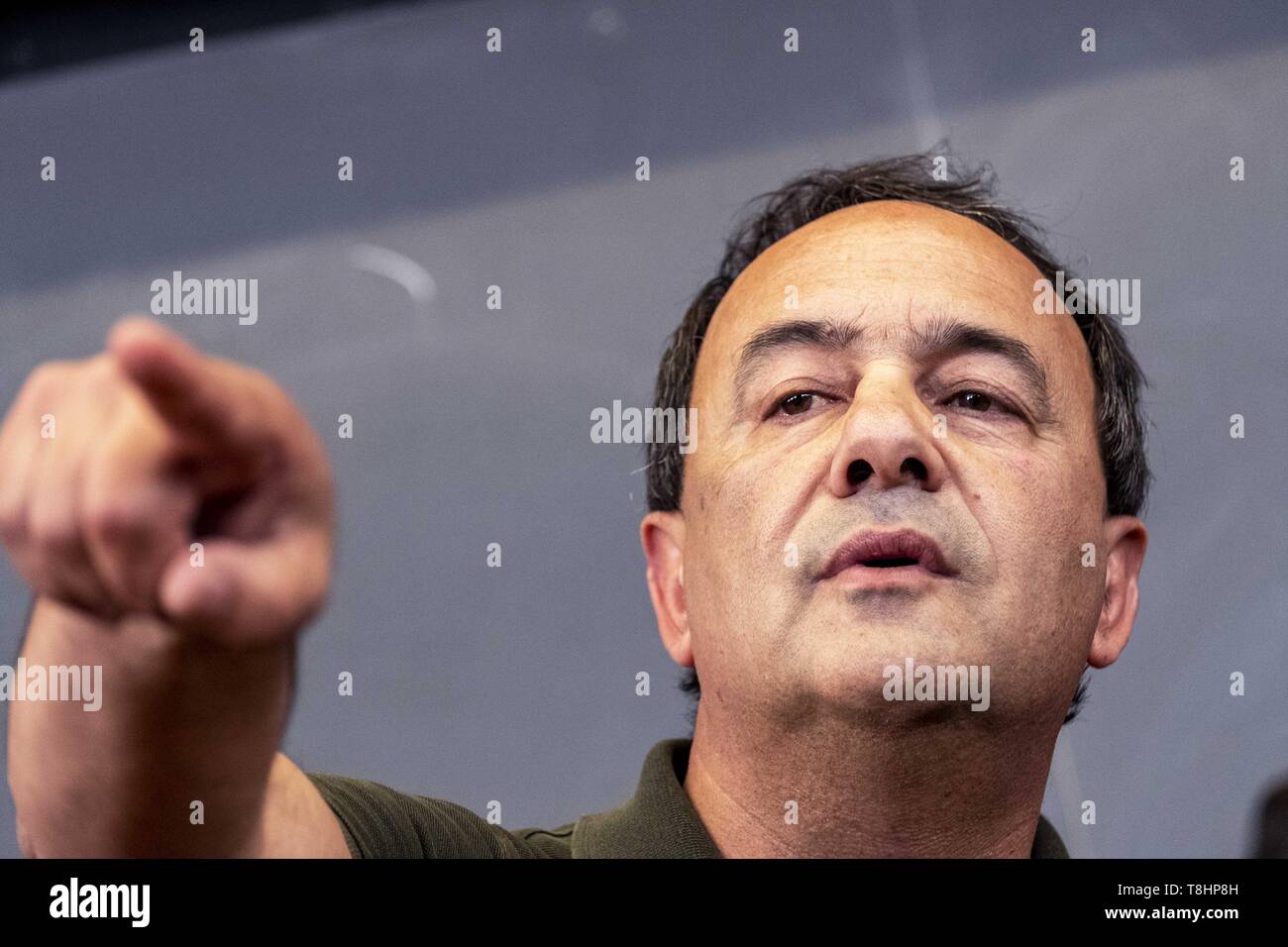 Rome, Italie. 13 mai, 2019. Domenico Lucano, un homme politique français et ancien maire de Riace, visiter l'Université de Sapienza à Rome.Il a gagné en importance dans le monde grâce à son approche novatrice en matière de traitement des réfugiés. En tant que maire de Riace, il a accueilli 450 réfugiés de s'installer parmi les 1 800 habitants du village d'empêcher la fermeture de l'école locale et de redonner vie au village.Il a été deuxième dans le monde. Concours 2010 Maire Crédit : Matteo Trevisan/ZUMA/Alamy Fil Live News Banque D'Images