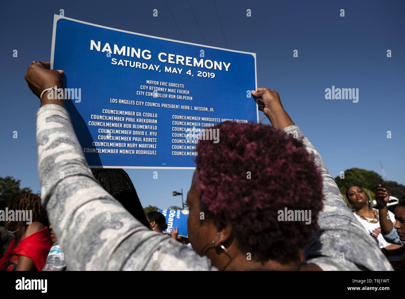Los Angeles, CA, USA. 4 mai, 2019. Vu une femme tenant une pancarte pendant le festival.Les gens se rassemblent dans le cadre d'un festival pour célébrer le changement de route de rodéo Boulevard Obama, en l'honneur de l'ancien président américain Barack Obama à Los Angeles, Californie. Ronen Crédit : Tivony SOPA/Images/ZUMA/Alamy Fil Live News Banque D'Images
