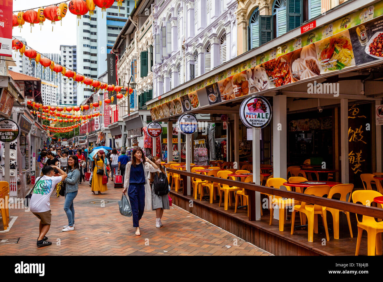 Une rue colorée dans Chinatown, à Singapour, en Asie du sud-est Banque D'Images