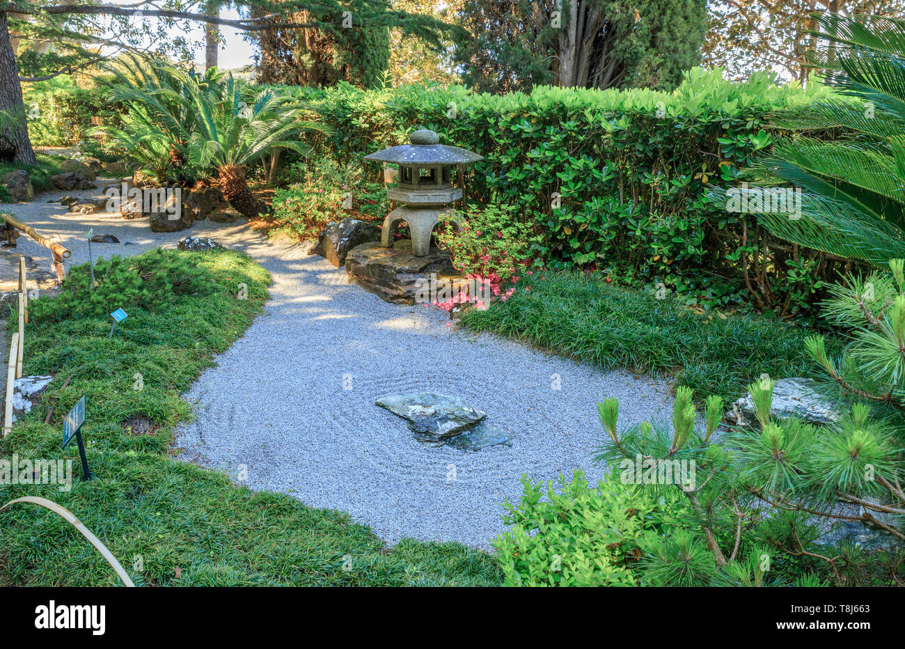 France, Alpes Maritimes, Saint Jean Cap Ferrat, la Villa et jardins Ephrussi de Rothschild, le jardin japonais connu comme Cho-Seki-Tei créé par Shigeo Banque D'Images