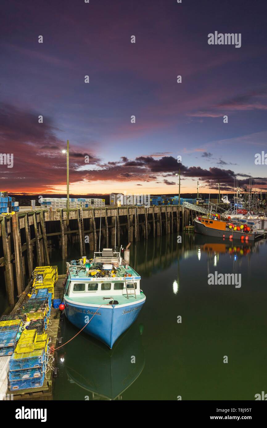 Le Canada, la Nouvelle-Écosse, Digby, zone portuaire, plus grande flotte de bateaux de pêche du pétoncle, Dawn Banque D'Images