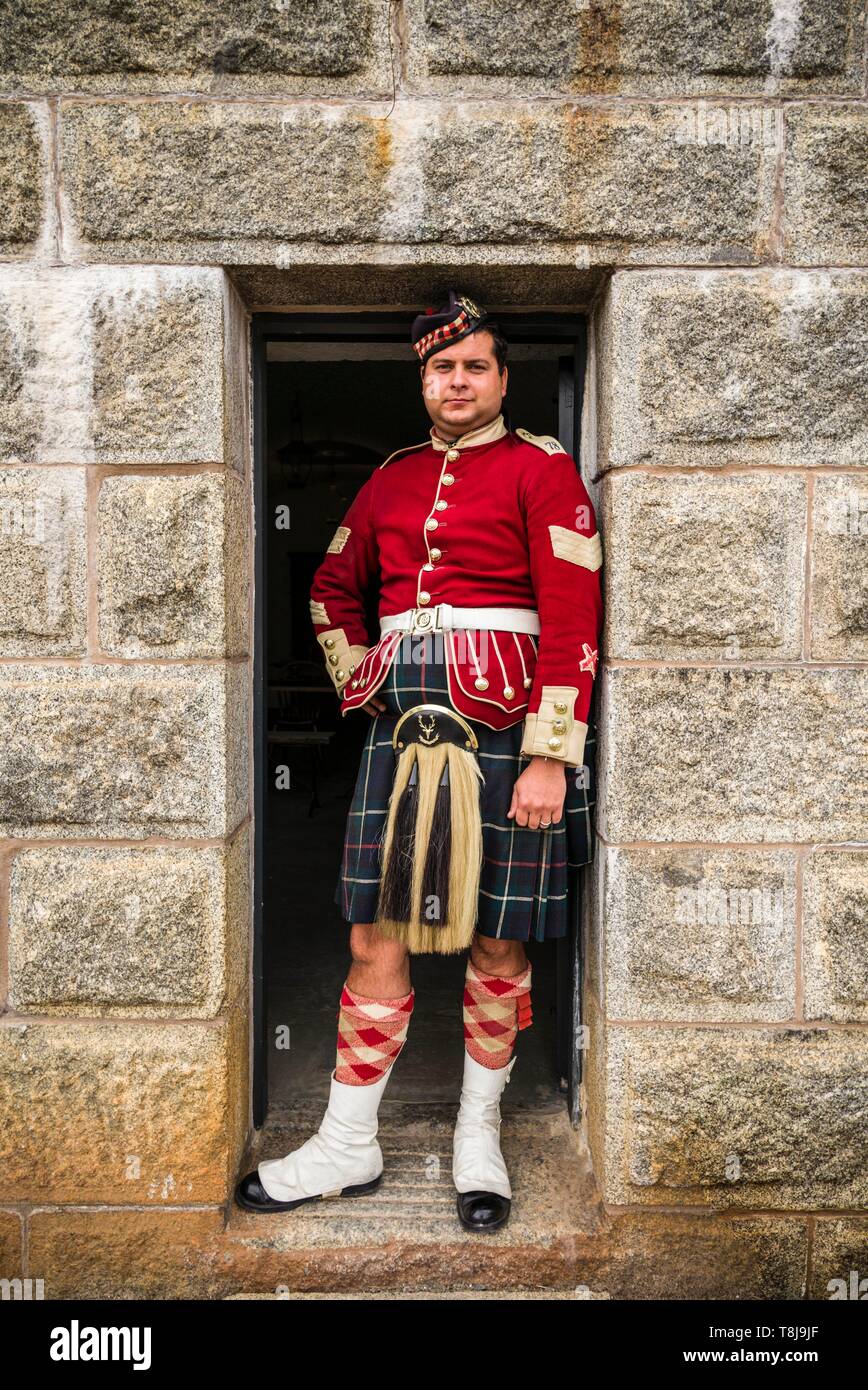 Le Canada, la Nouvelle-Écosse, Halifax, Citadel Hill National Historic Site, soldat de la reconstitution médiévale en uniforme écossais, M.-CAN-18-01 Banque D'Images