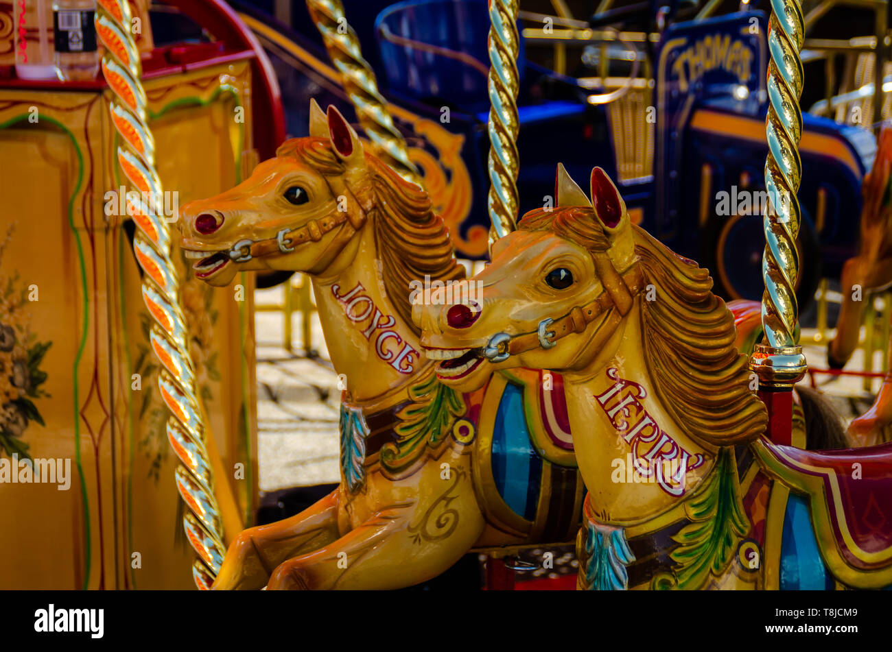 Les chevaux du carrousel de foire Banque D'Images