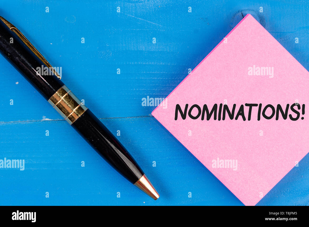 Notez par écrit indiquant les mises en candidature. Concept d'affaires pour l'action de l'état de mise en candidature ou être en nomination aux prix en Banque D'Images