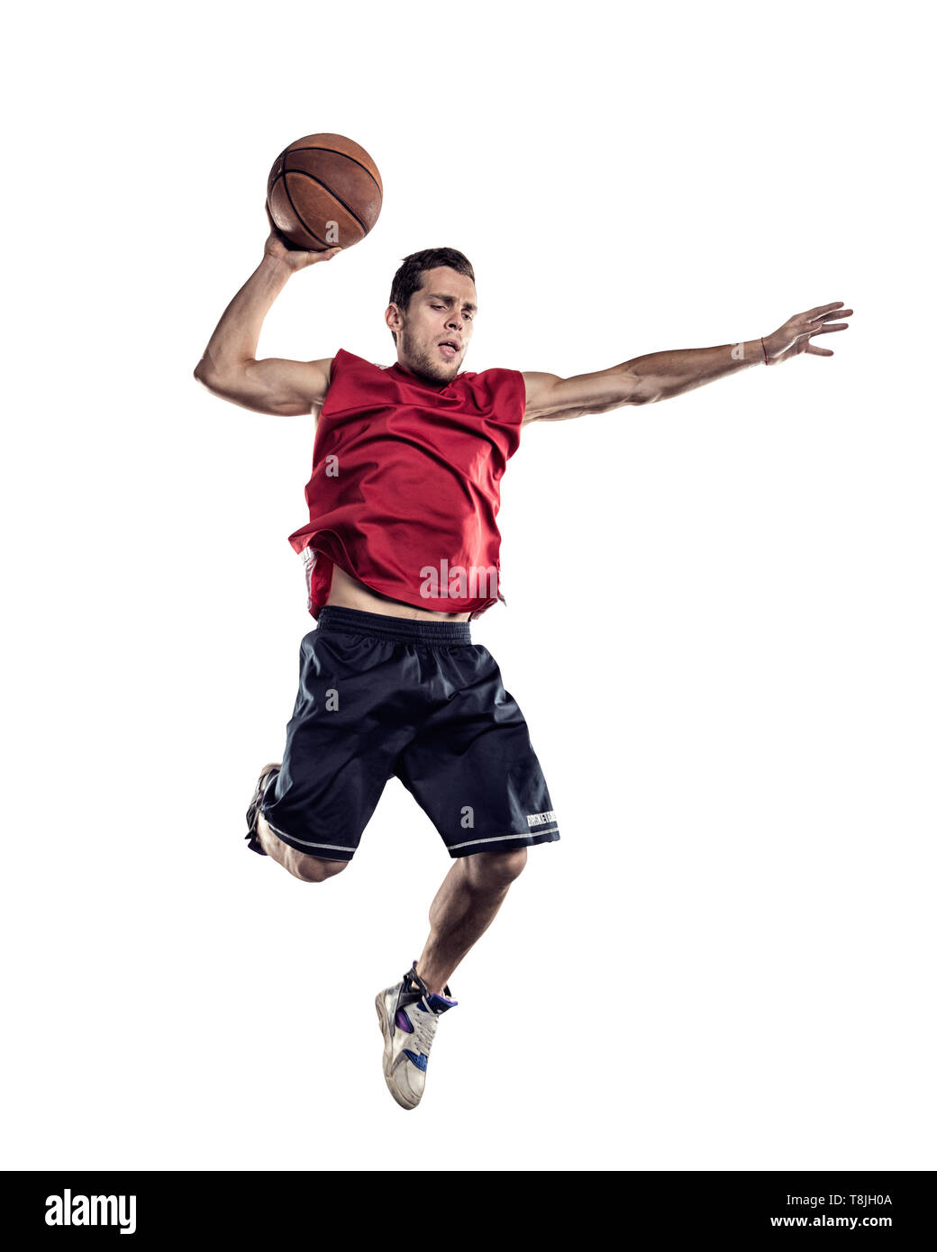 Basket-ball en action isolé sur fond blanc Banque D'Images