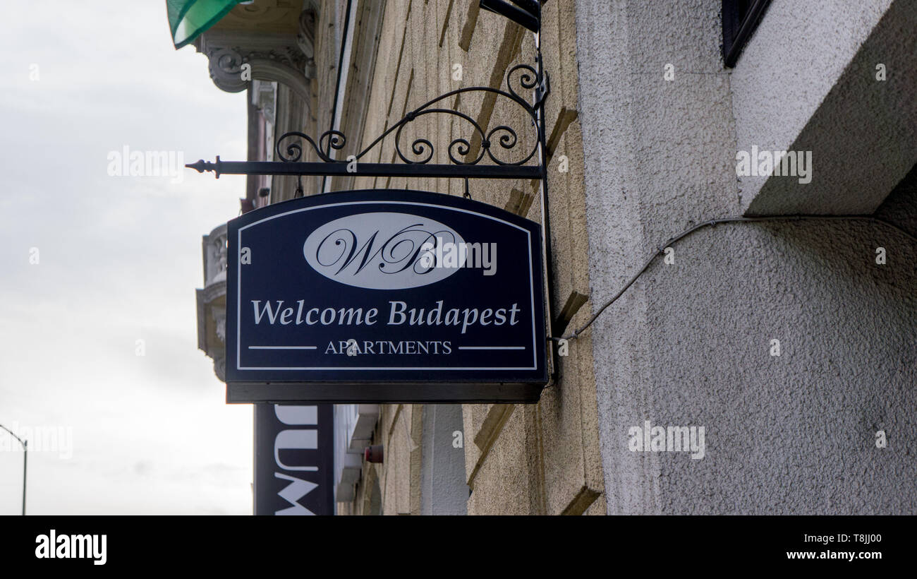 Welcome budapest apartments billboard dans Budapest. Banque D'Images