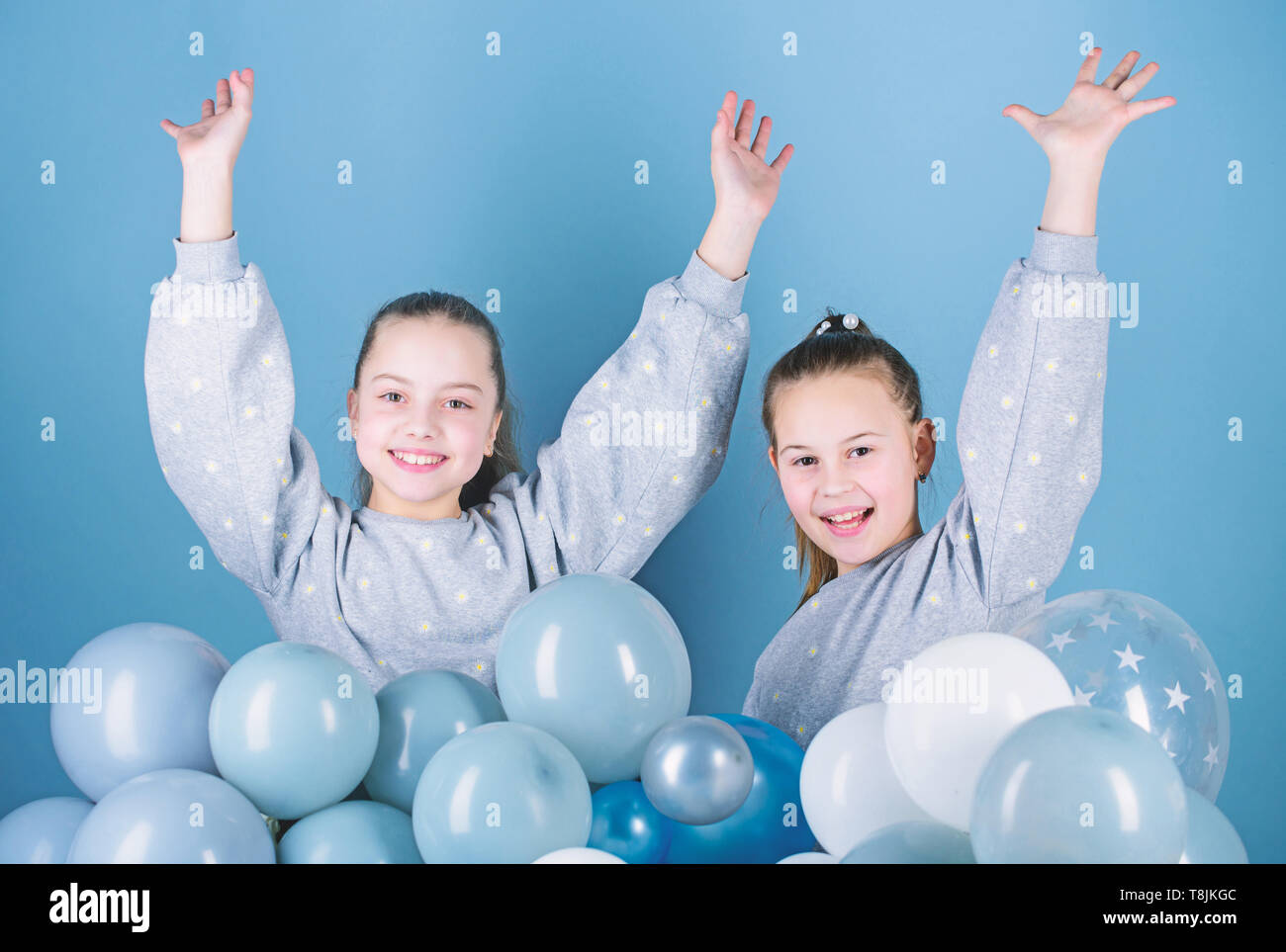 Sœurs Organiser Home Party S Amusant Concept Theme Ballon Partie Les Meilleurs Amis Des Filles Pres De Ballons Fete D Anniversaire Bonheur Et De Moments Joyeux L Insouciance De L Enfance Commencer Cette Partie Photo Stock