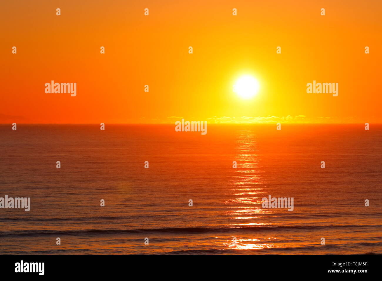 Lever du soleil sur la mer du Nord à Reighton Sands Banque D'Images