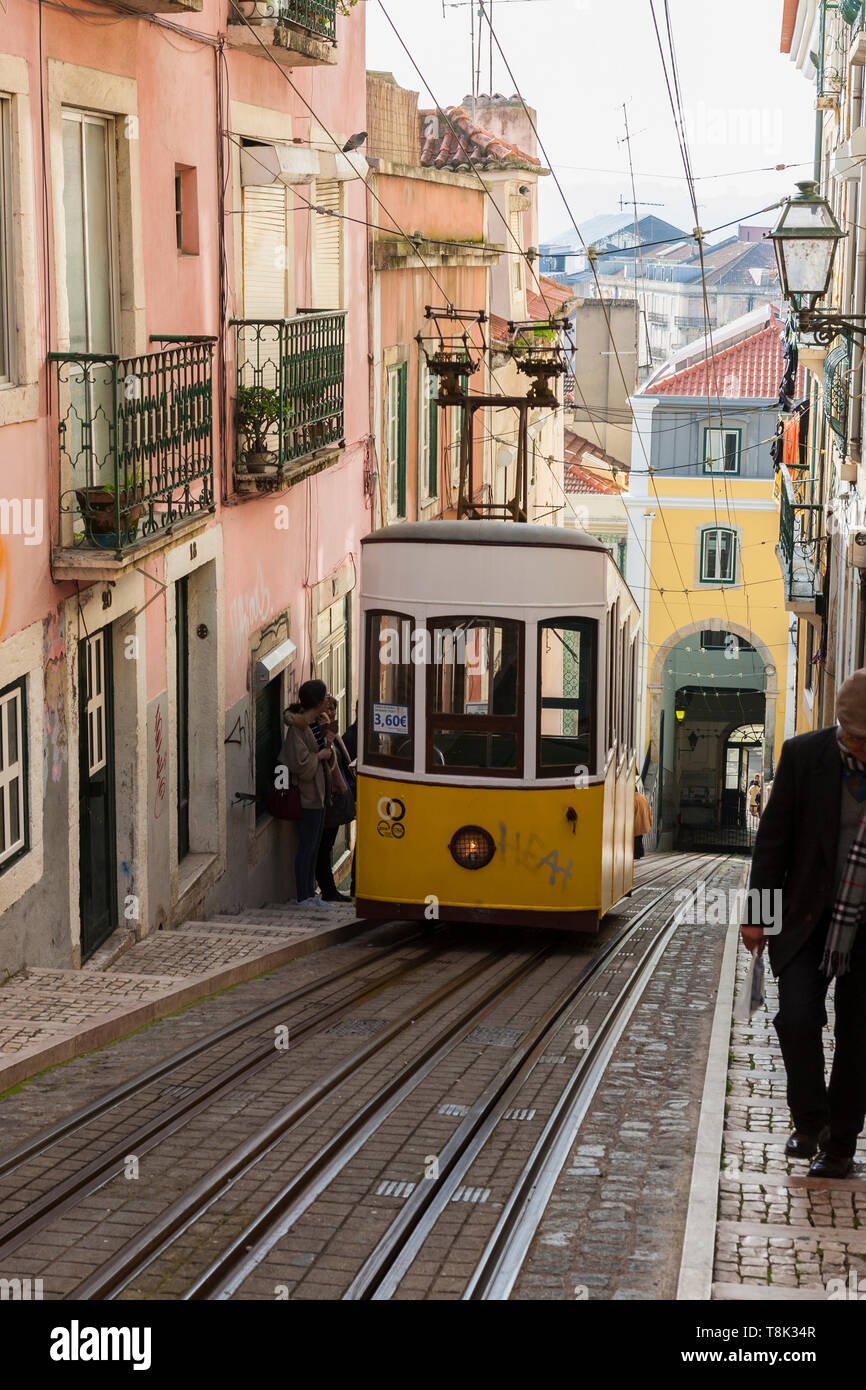 Ascensor da Bica, funiculaire le plus ancien de Lisbonne, Misericórdia, Lisbonne, Portugal Banque D'Images