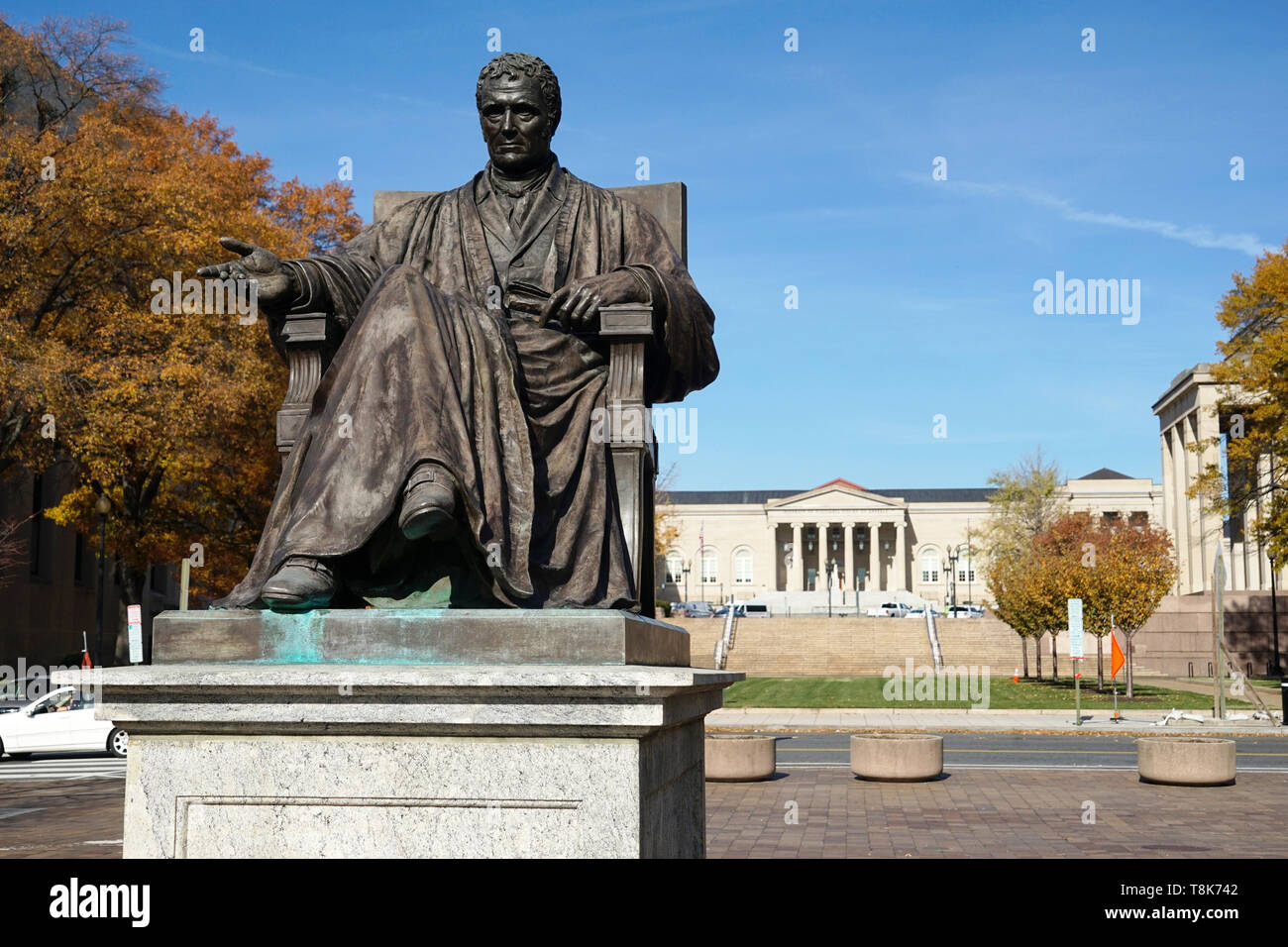 La statue du juge en chef John Marshall par William Wetmore Story à John Marshall Park près de l'appareil judiciaire Square.Washington D.C.USA Banque D'Images