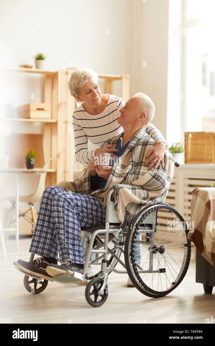 Prendre soin Senior Couple Banque D'Images