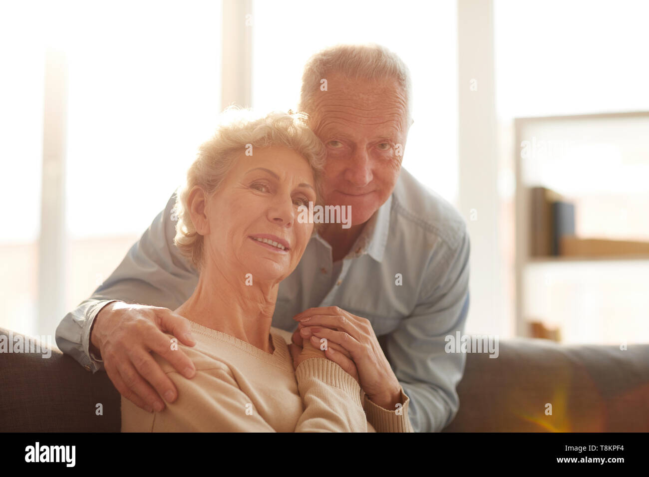Senior Couple in Sunlight Banque D'Images