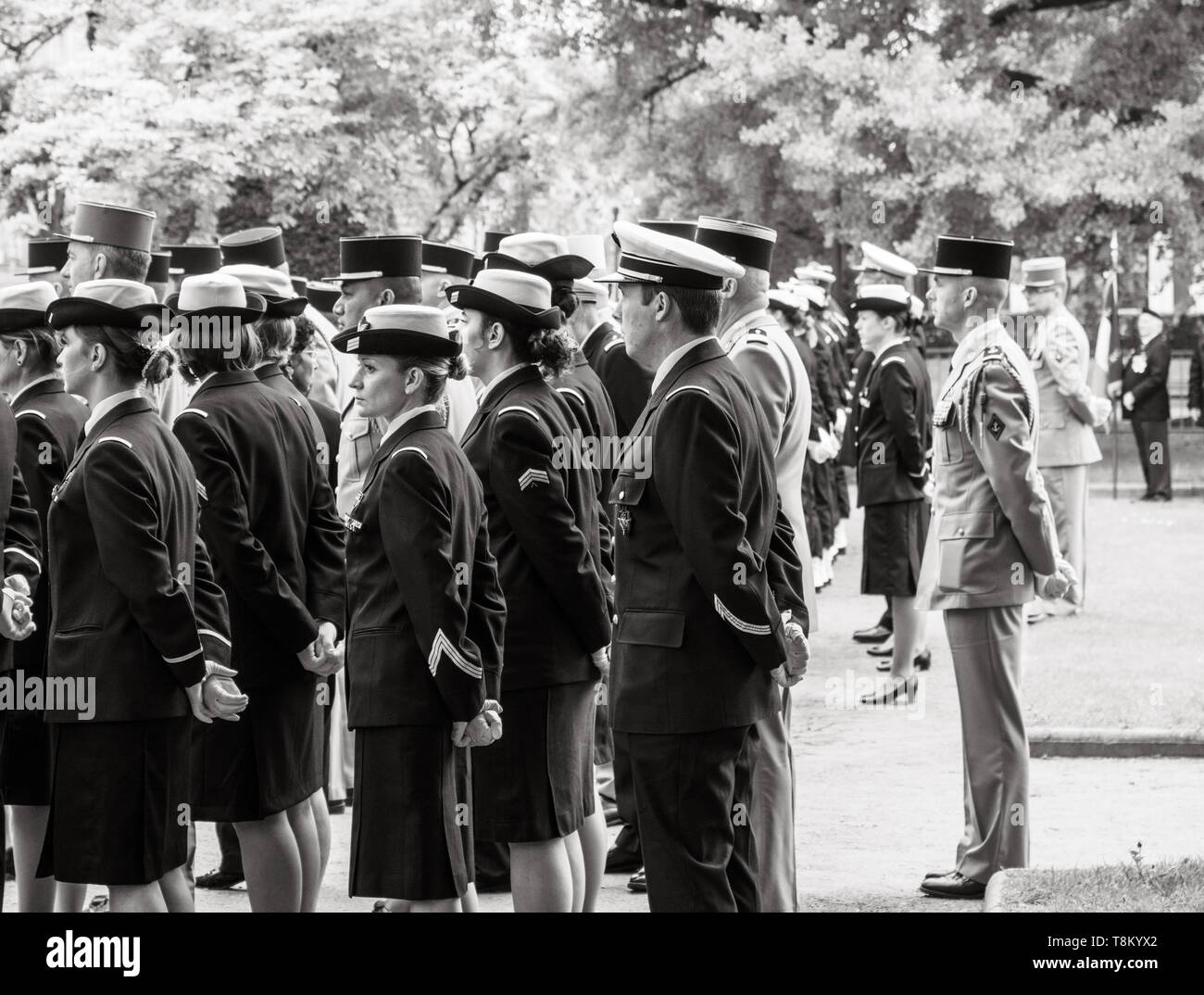 STRASBOURG, FRANCE - Le 8 mai 2017 : de grands groupe de militaires lors d'une cérémonie pour marquer des alliés de l'Armistice en Europe deux victoire nazie victoire sur Banque D'Images