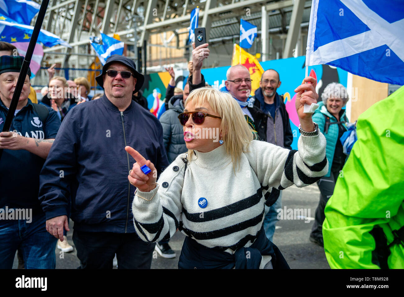 Un Pro-Indy Pro-Unionists montrant partisan vu pendant la manifestation. Des milliers de partisans de l'indépendance écossaise ont défilé à Glasgow dans le cadre de la "tous sous une même bannière' (AUOB) de protestation, comme la coalition vise à exécuter de tels cas jusqu'à ce que l'Écosse est "libre". Banque D'Images