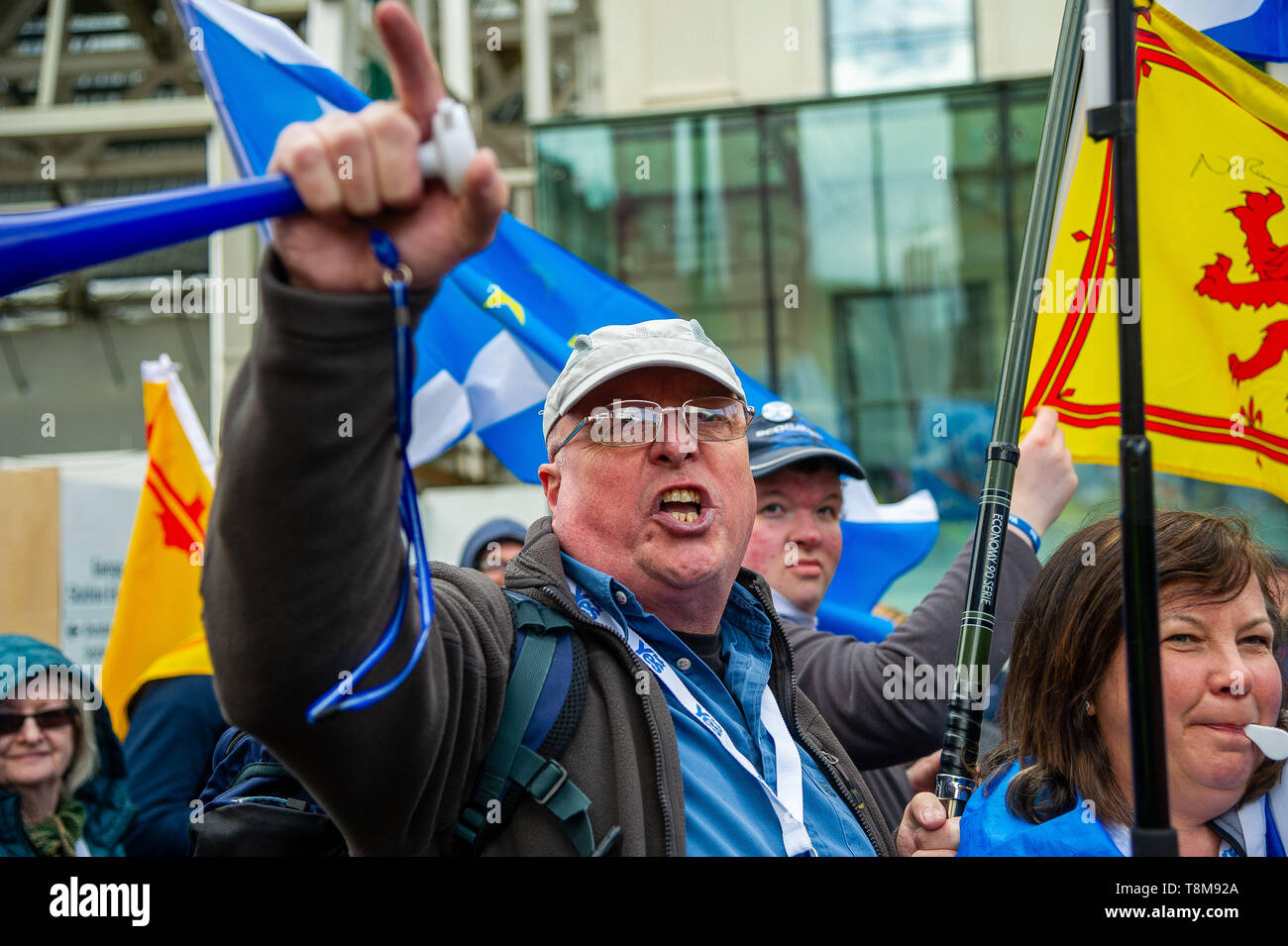 Un Pro-Indy Pro-Unionists montrant partisan vu pendant la manifestation. Des milliers de partisans de l'indépendance écossaise ont défilé à Glasgow dans le cadre de la "tous sous une même bannière' (AUOB) de protestation, comme la coalition vise à exécuter de tels cas jusqu'à ce que l'Écosse est "libre". Banque D'Images