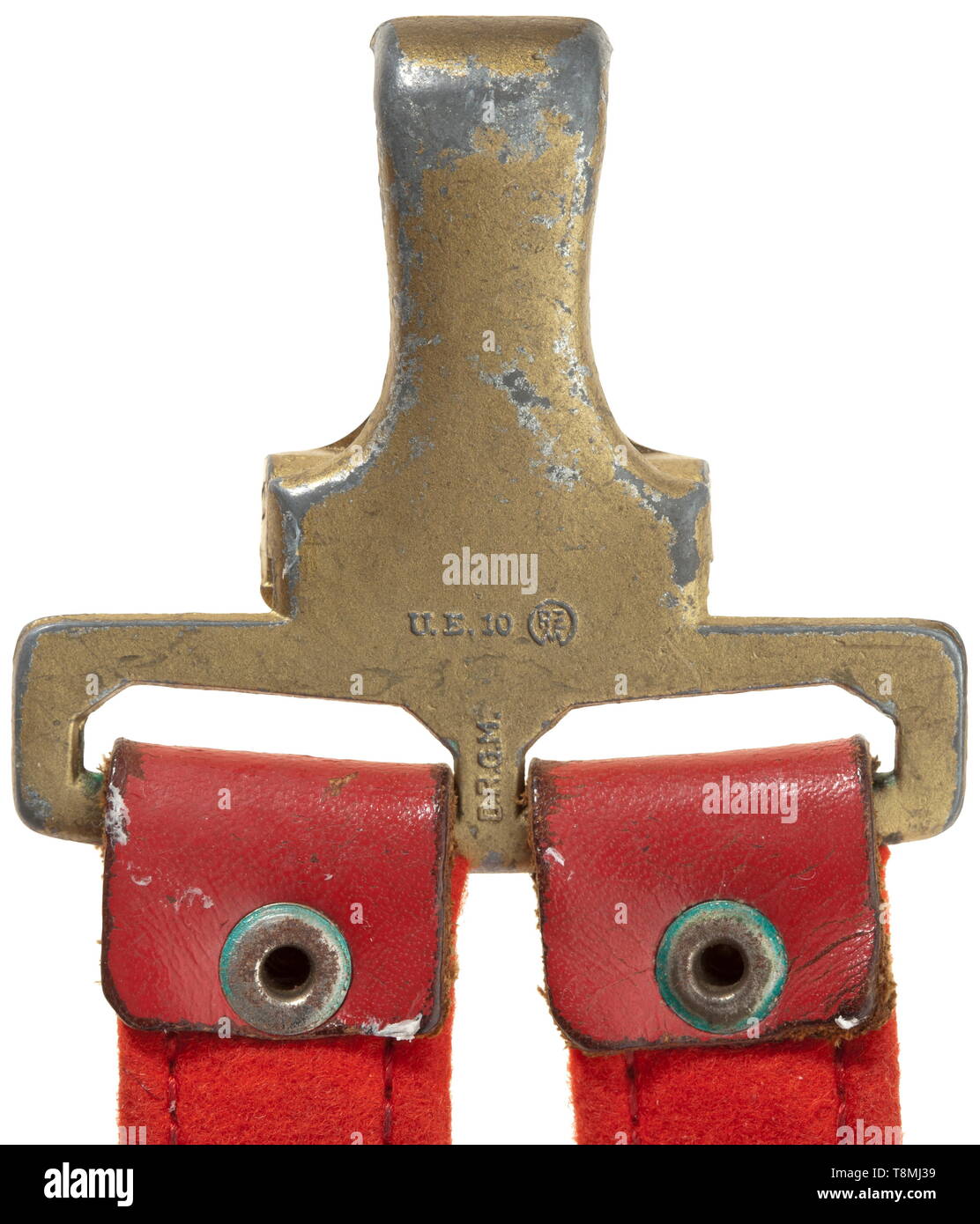 Un cintre pour un poignard pour les hauts dirigeants de la brigade d'incendie de tressage d'or rouge avec doublure en tissu et en cuir de renforts. Les pièces en métal doré à décor en relief de feuilles de chêne, certaines avec D.R.G.M. ou timbre RZM. Traces d'usure. De très rares accessoires point historique., historique, État, contrôlé par l'État, géré par l'Etat, organisations, l'organisation, l'organisation, objet, objets, alambics, clipping, coupures, cut out, cut-out, cut-outs, ustensile, pièce de l'équipement, les ustensiles, 20e siècle, Additional-Rights Clearance-Info-Not-Available- Banque D'Images